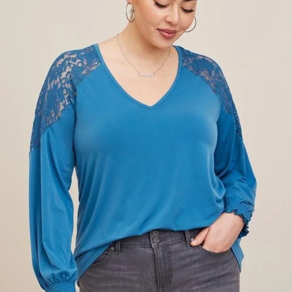 Torrid Women's Blouse with Shoulder‎ Lace Panels in Teal Blue Size 4 (4x/26) NEW
